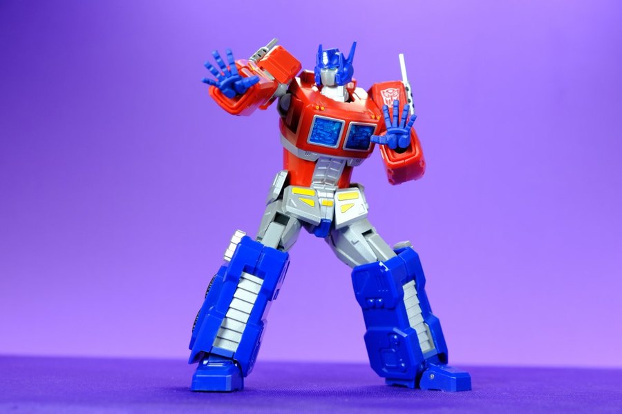 Amazing Yamaguchi Revoltech Optimus Prime  (11 of 16)